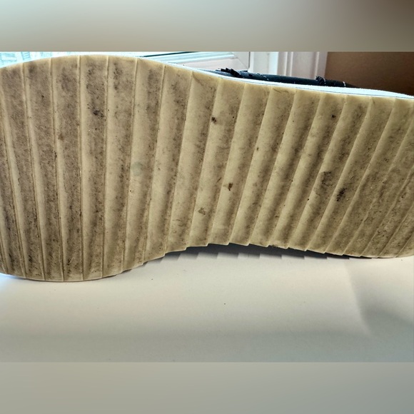 Wingtip Sneakers - Picture 5 of 6